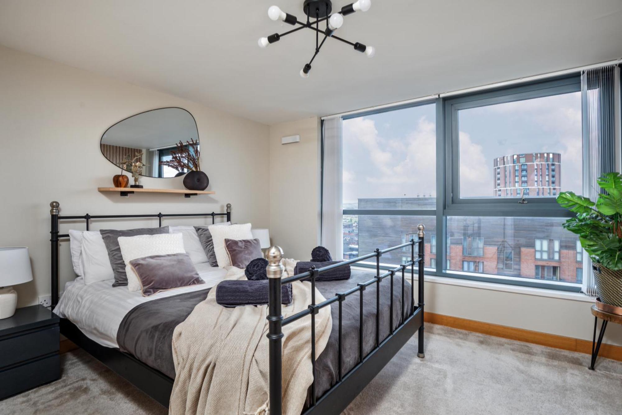 Large Central Penthouse In Leeds Лидс Экстерьер фото
